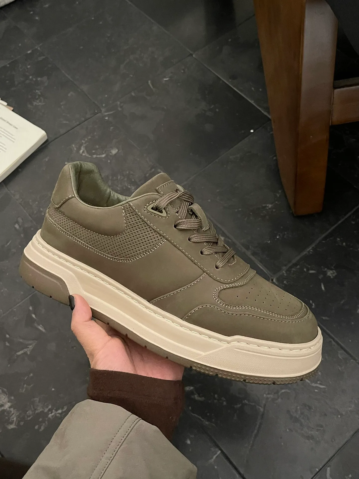 Men's men's shoes 💰600 𝐔𝐆𝐆 | Work sneakers Duicun, selected first-layer cow nubuck, simple, retro style, super good-looking, exclusive private model outsole, comfortable and good anti-slip effect, real wool lining, must be arranged for autumn and winter matching!   Size：39-46
